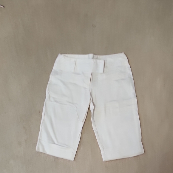 mandee Pants - Mandee Classic White Bermudas
